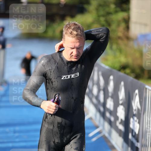 25.08.2024 - Elbe Triathlon Hamburg H.Heesch http://msf.ph/oto/6854455 25.08.2024 09:02:01 Schwimmen 135, 244, 282, 290, 385 meine-sportfotos.de