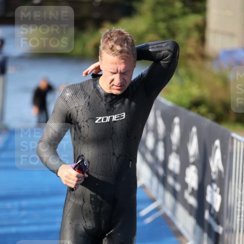 25.08.2024 - Elbe Triathlon Hamburg H.Heesch http://msf.ph/oto/6854457 25.08.2024 09:02:01 Schwimmen 135, 244, 282, 290, 385 meine-sportfotos.de