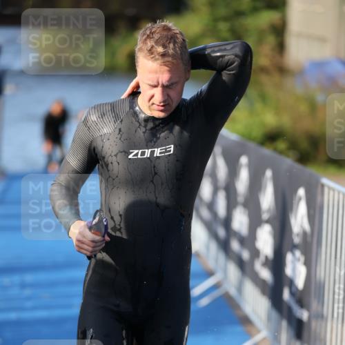 25.08.2024 - Elbe Triathlon Hamburg H.Heesch http://msf.ph/oto/6854462 25.08.2024 09:02:01 Schwimmen 135, 244, 282, 290, 385 meine-sportfotos.de