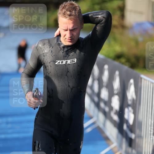 25.08.2024 - Elbe Triathlon Hamburg H.Heesch http://msf.ph/oto/6854463 25.08.2024 09:02:01 Schwimmen 135, 244, 282, 290, 385 meine-sportfotos.de
