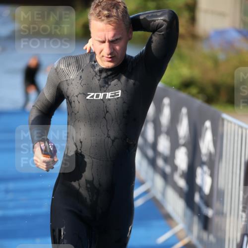 25.08.2024 - Elbe Triathlon Hamburg H.Heesch http://msf.ph/oto/6854467 25.08.2024 09:02:01 Schwimmen 135, 244, 282, 290, 385 meine-sportfotos.de