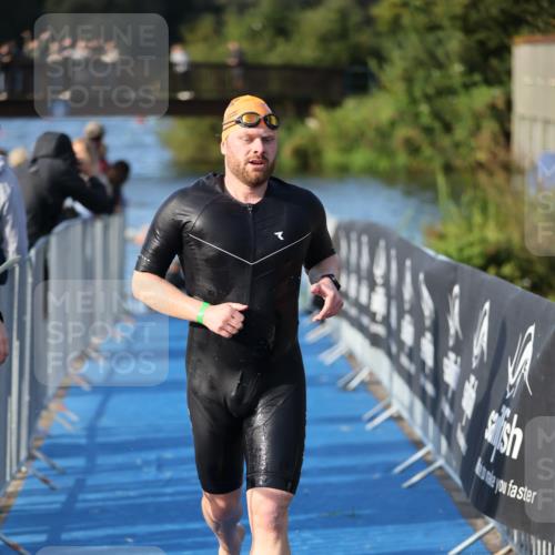 25.08.2024 - Elbe Triathlon Hamburg H.Heesch http://msf.ph/oto/6854479 25.08.2024 09:02:29 Schwimmen 233, 305 meine-sportfotos.de