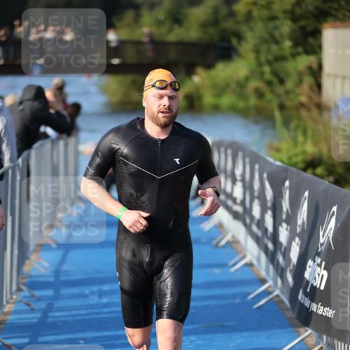 25.08.2024 - Elbe Triathlon Hamburg H.Heesch http://msf.ph/oto/6854481 25.08.2024 09:02:29 Schwimmen 233, 305 meine-sportfotos.de