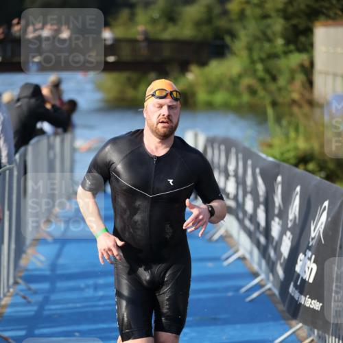 25.08.2024 - Elbe Triathlon Hamburg H.Heesch http://msf.ph/oto/6854488 25.08.2024 09:02:29 Schwimmen 233, 305 meine-sportfotos.de