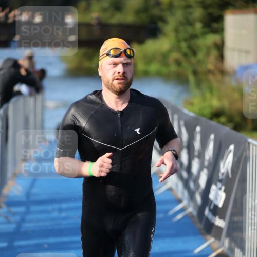 25.08.2024 - Elbe Triathlon Hamburg H.Heesch http://msf.ph/oto/6854506 25.08.2024 09:02:30 Schwimmen 217, 233, 305 meine-sportfotos.de