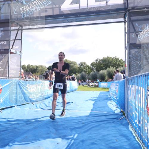 25.08.2024 - Elbe Triathlon Hamburg H.Heesch http://msf.ph/oto/6854537 25.08.2024 10:51:37 Ziel 345 meine-sportfotos.de