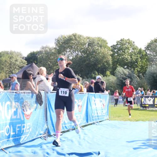 25.08.2024 - Elbe Triathlon Hamburg H.Heesch http://msf.ph/oto/6854551 25.08.2024 10:51:49 Ziel 110, 284 meine-sportfotos.de
