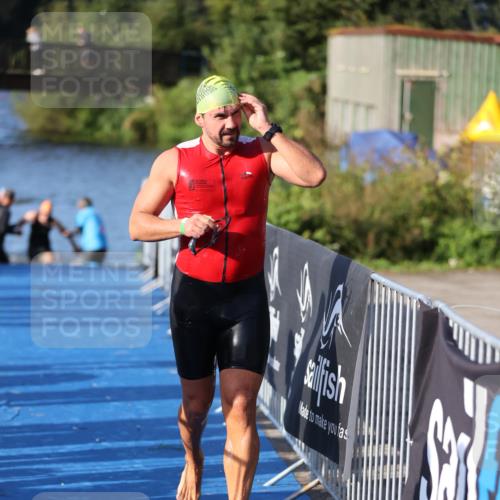 25.08.2024 - Elbe Triathlon Hamburg H.Heesch http://msf.ph/oto/6854557 25.08.2024 09:02:44 Schwimmen 217, 305 meine-sportfotos.de