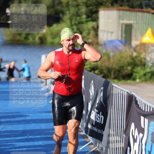 25.08.2024 - Elbe Triathlon Hamburg H.Heesch http://msf.ph/oto/6854564 25.08.2024 09:02:44 Schwimmen 217, 305 meine-sportfotos.de