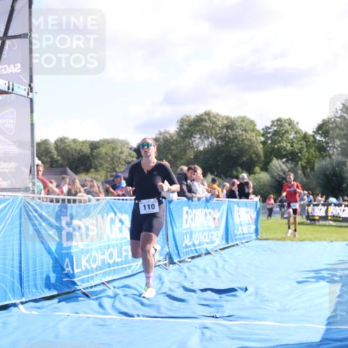 25.08.2024 - Elbe Triathlon Hamburg H.Heesch http://msf.ph/oto/6854584 25.08.2024 10:51:49 Ziel 110, 284 meine-sportfotos.de