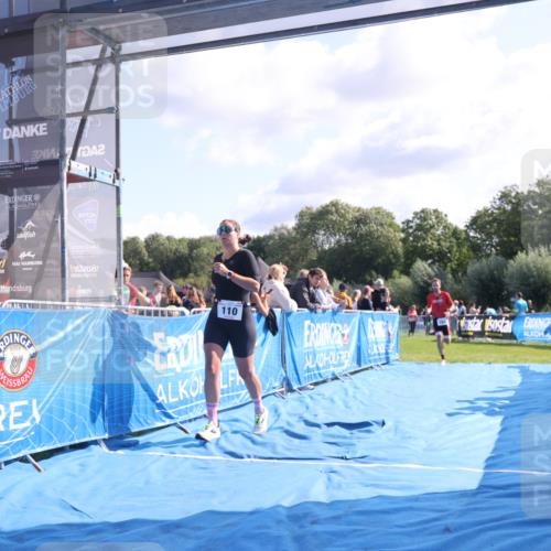 25.08.2024 - Elbe Triathlon Hamburg H.Heesch http://msf.ph/oto/6854595 25.08.2024 10:51:50 Ziel 110, 284 meine-sportfotos.de