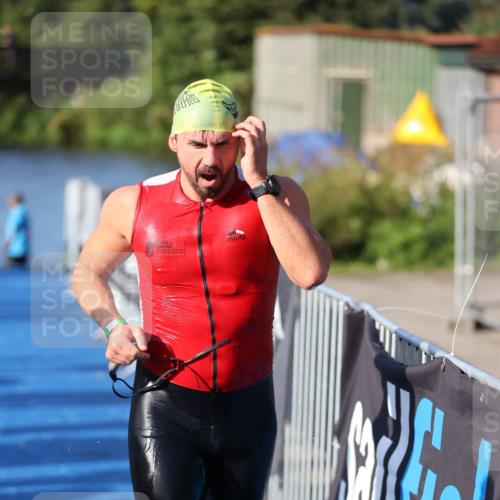 25.08.2024 - Elbe Triathlon Hamburg H.Heesch http://msf.ph/oto/6854606 25.08.2024 09:02:45 Schwimmen 217, 305 meine-sportfotos.de
