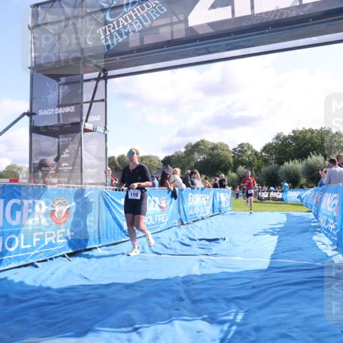 25.08.2024 - Elbe Triathlon Hamburg H.Heesch http://msf.ph/oto/6854617 25.08.2024 10:51:50 Ziel 110, 284 meine-sportfotos.de