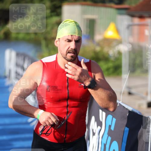 25.08.2024 - Elbe Triathlon Hamburg H.Heesch http://msf.ph/oto/6854622 25.08.2024 09:02:45 Schwimmen 217, 305 meine-sportfotos.de