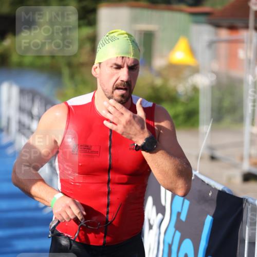 25.08.2024 - Elbe Triathlon Hamburg H.Heesch http://msf.ph/oto/6854625 25.08.2024 09:02:45 Schwimmen 217, 305 meine-sportfotos.de