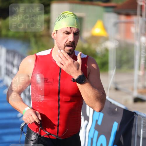 25.08.2024 - Elbe Triathlon Hamburg H.Heesch http://msf.ph/oto/6854628 25.08.2024 09:02:45 Schwimmen 217, 305 meine-sportfotos.de
