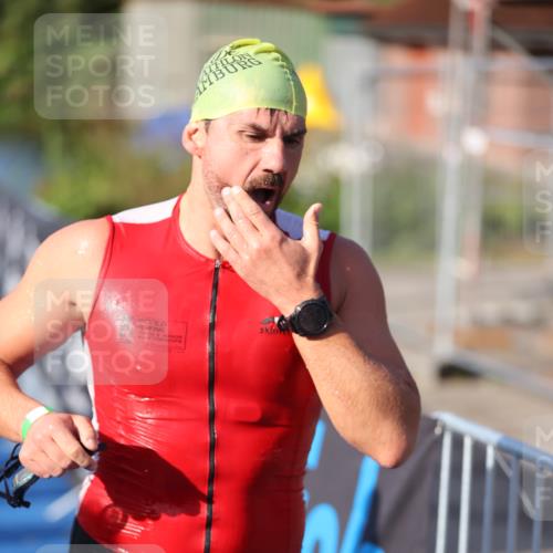 25.08.2024 - Elbe Triathlon Hamburg H.Heesch http://msf.ph/oto/6854642 25.08.2024 09:02:45 Schwimmen 217, 305 meine-sportfotos.de