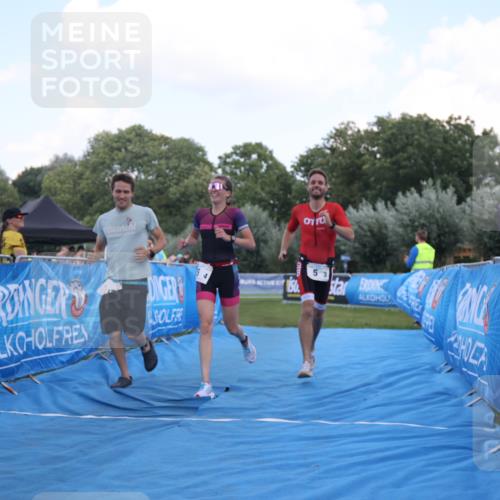 25.08.2024 - Elbe Triathlon Hamburg H.Heesch http://msf.ph/oto/6854711 25.08.2024 16:07:15 Ziel  meine-sportfotos.de