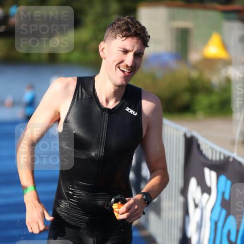 25.08.2024 - Elbe Triathlon Hamburg H.Heesch http://msf.ph/oto/6854715 25.08.2024 09:02:54 Schwimmen 217, 219, 286, 305 meine-sportfotos.de