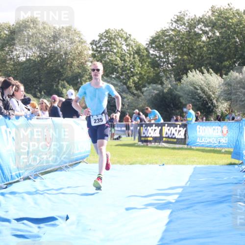 25.08.2024 - Elbe Triathlon Hamburg H.Heesch http://msf.ph/oto/6854716 25.08.2024 10:51:59 Ziel 235, 284 meine-sportfotos.de