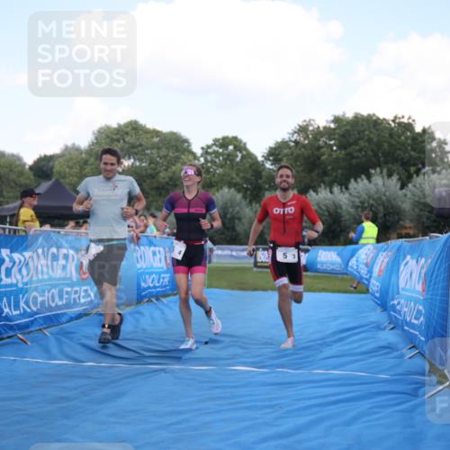 25.08.2024 - Elbe Triathlon Hamburg H.Heesch http://msf.ph/oto/6854726 25.08.2024 16:07:15 Ziel  meine-sportfotos.de