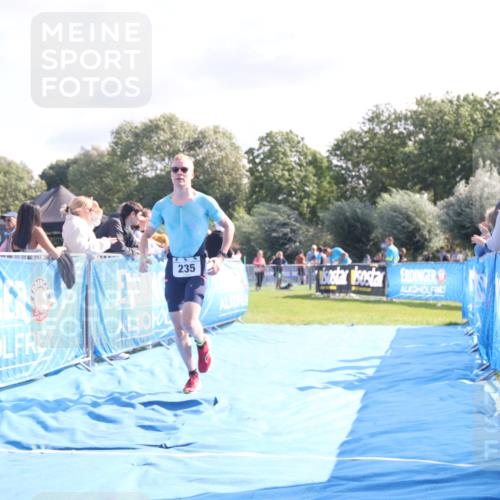 25.08.2024 - Elbe Triathlon Hamburg H.Heesch http://msf.ph/oto/6854727 25.08.2024 10:51:59 Ziel 235, 284 meine-sportfotos.de