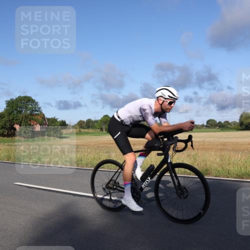 25.08.2024 - Elbe Triathlon Hamburg Fuchs,  Jonas http://msf.ph/oto/6854728 25.08.2024 09:17:46 Radfahren 1851, 289, 323, 265 meine-sportfotos.de