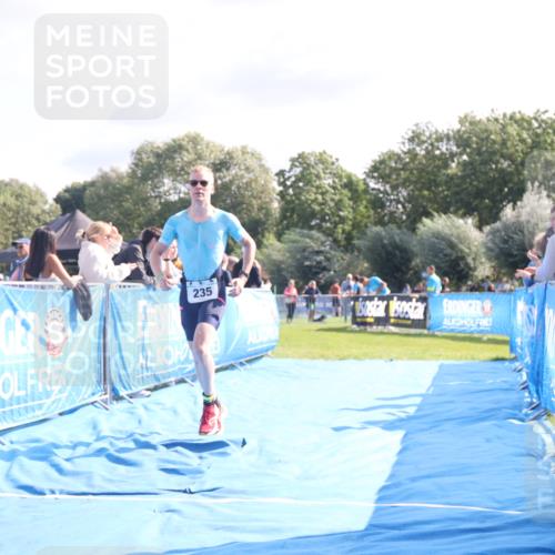 25.08.2024 - Elbe Triathlon Hamburg H.Heesch http://msf.ph/oto/6854732 25.08.2024 10:51:59 Ziel 235, 284 meine-sportfotos.de