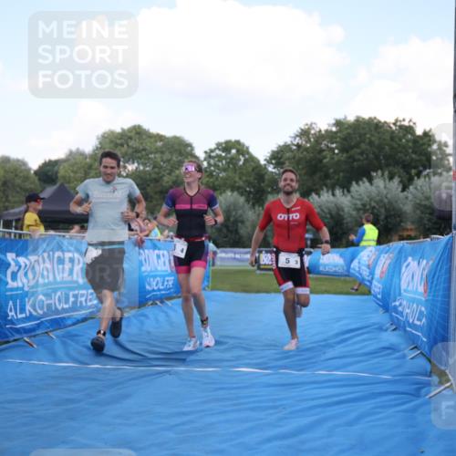 25.08.2024 - Elbe Triathlon Hamburg H.Heesch http://msf.ph/oto/6854734 25.08.2024 16:07:15 Ziel  meine-sportfotos.de