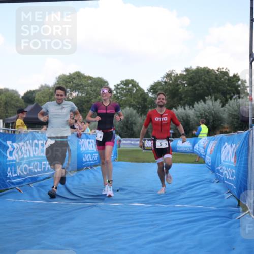 25.08.2024 - Elbe Triathlon Hamburg H.Heesch http://msf.ph/oto/6854740 25.08.2024 16:07:15 Ziel  meine-sportfotos.de