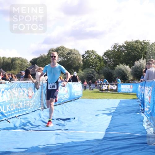25.08.2024 - Elbe Triathlon Hamburg H.Heesch http://msf.ph/oto/6854753 25.08.2024 10:52:00 Ziel 235 meine-sportfotos.de