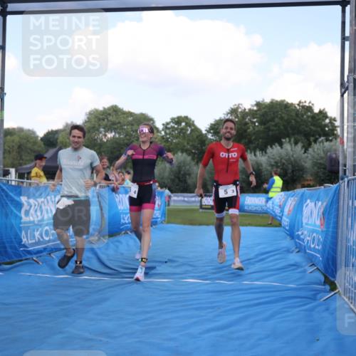 25.08.2024 - Elbe Triathlon Hamburg H.Heesch http://msf.ph/oto/6854763 25.08.2024 16:07:15 Ziel  meine-sportfotos.de