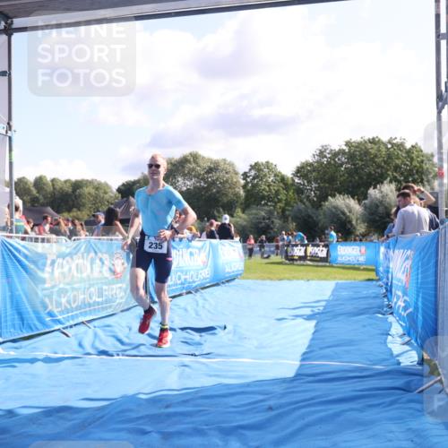 25.08.2024 - Elbe Triathlon Hamburg H.Heesch http://msf.ph/oto/6854764 25.08.2024 10:52:00 Ziel 235 meine-sportfotos.de