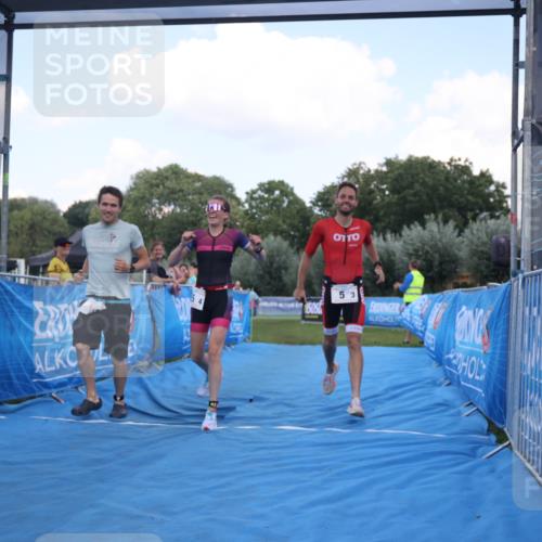 25.08.2024 - Elbe Triathlon Hamburg H.Heesch http://msf.ph/oto/6854770 25.08.2024 16:07:15 Ziel  meine-sportfotos.de