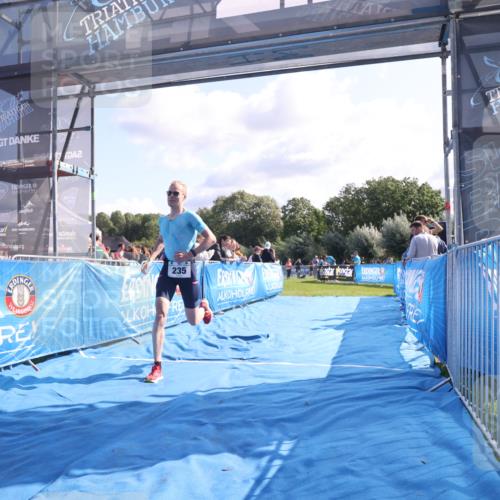 25.08.2024 - Elbe Triathlon Hamburg H.Heesch http://msf.ph/oto/6854779 25.08.2024 10:52:00 Ziel 235 meine-sportfotos.de