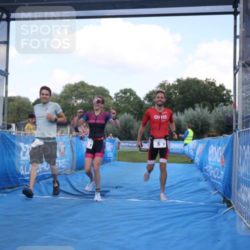 25.08.2024 - Elbe Triathlon Hamburg H.Heesch http://msf.ph/oto/6854780 25.08.2024 16:07:15 Ziel  meine-sportfotos.de