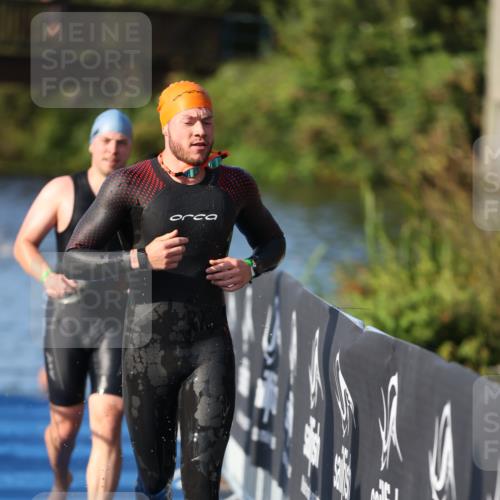 25.08.2024 - Elbe Triathlon Hamburg H.Heesch http://msf.ph/oto/6854783 25.08.2024 09:03:10 Schwimmen 219, 250, 286 meine-sportfotos.de