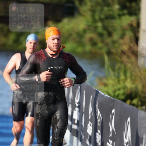 25.08.2024 - Elbe Triathlon Hamburg H.Heesch http://msf.ph/oto/6854789 25.08.2024 09:03:10 Schwimmen 219, 250, 286 meine-sportfotos.de