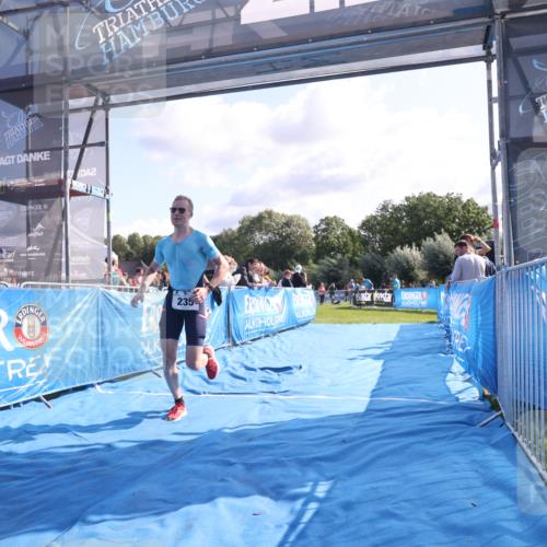 25.08.2024 - Elbe Triathlon Hamburg H.Heesch http://msf.ph/oto/6854792 25.08.2024 10:52:00 Ziel 235 meine-sportfotos.de