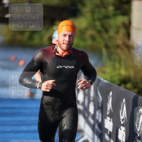 25.08.2024 - Elbe Triathlon Hamburg H.Heesch http://msf.ph/oto/6854796 25.08.2024 09:03:11 Schwimmen 219, 250, 286 meine-sportfotos.de
