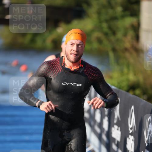 25.08.2024 - Elbe Triathlon Hamburg H.Heesch http://msf.ph/oto/6854809 25.08.2024 09:03:11 Schwimmen 219, 250, 286 meine-sportfotos.de