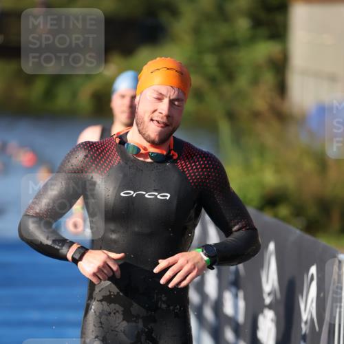 25.08.2024 - Elbe Triathlon Hamburg H.Heesch http://msf.ph/oto/6854850 25.08.2024 09:03:11 Schwimmen 219, 250, 286 meine-sportfotos.de
