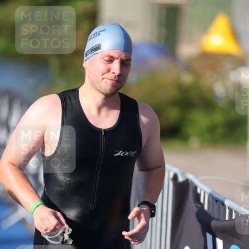 25.08.2024 - Elbe Triathlon Hamburg H.Heesch http://msf.ph/oto/6854878 25.08.2024 09:03:13 Schwimmen 219, 250, 286 meine-sportfotos.de