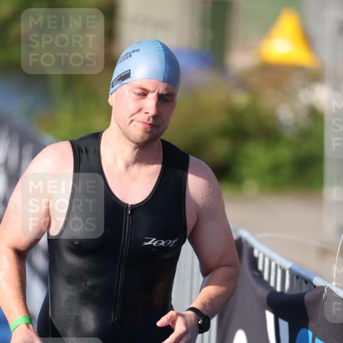 25.08.2024 - Elbe Triathlon Hamburg H.Heesch http://msf.ph/oto/6854887 25.08.2024 09:03:13 Schwimmen 219, 250, 286 meine-sportfotos.de