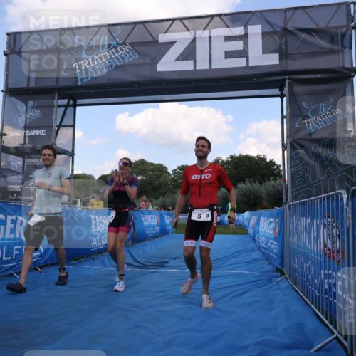 25.08.2024 - Elbe Triathlon Hamburg H.Heesch http://msf.ph/oto/6854919 25.08.2024 16:07:16 Ziel  meine-sportfotos.de