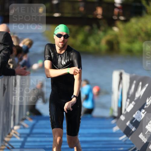 25.08.2024 - Elbe Triathlon Hamburg H.Heesch http://msf.ph/oto/6854920 25.08.2024 09:03:25 Schwimmen 219, 250, 286 meine-sportfotos.de