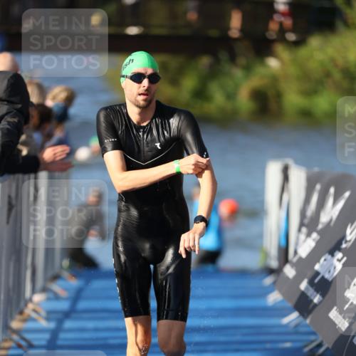 25.08.2024 - Elbe Triathlon Hamburg H.Heesch http://msf.ph/oto/6854934 25.08.2024 09:03:25 Schwimmen 219, 250, 286 meine-sportfotos.de
