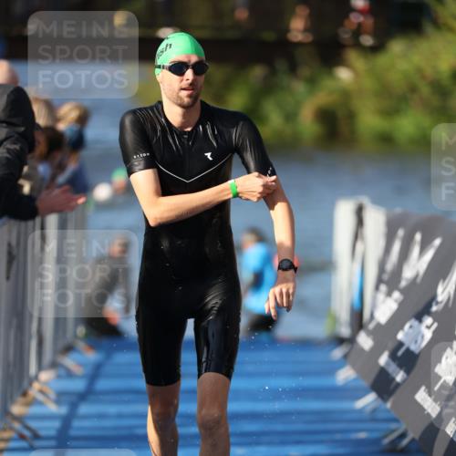 25.08.2024 - Elbe Triathlon Hamburg H.Heesch http://msf.ph/oto/6854958 25.08.2024 09:03:25 Schwimmen 219, 250, 286 meine-sportfotos.de