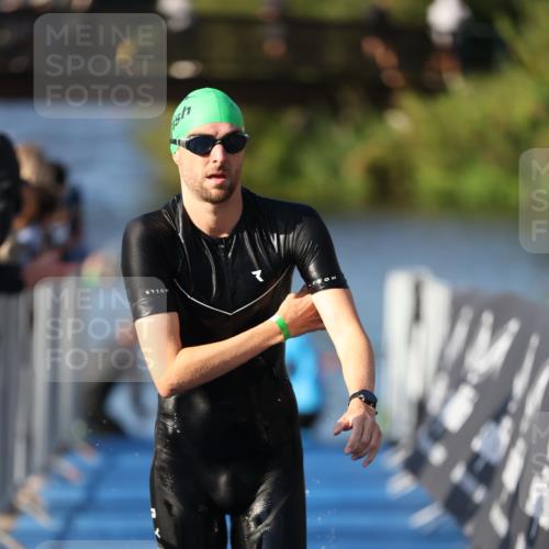 25.08.2024 - Elbe Triathlon Hamburg H.Heesch http://msf.ph/oto/6854975 25.08.2024 09:03:25 Schwimmen 219, 250, 286 meine-sportfotos.de