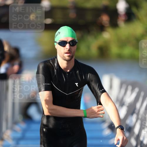 25.08.2024 - Elbe Triathlon Hamburg H.Heesch http://msf.ph/oto/6855005 25.08.2024 09:03:26 Schwimmen 219, 250, 286 meine-sportfotos.de